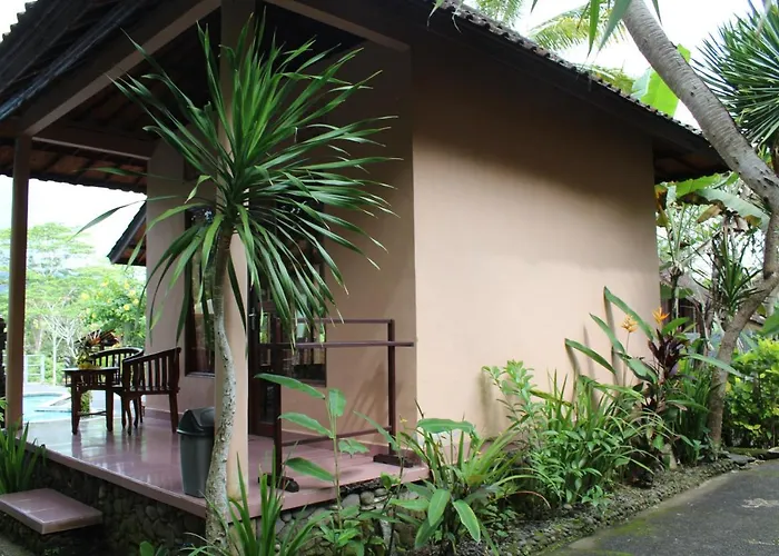 Tepi Sungai Sidemen (Bali)