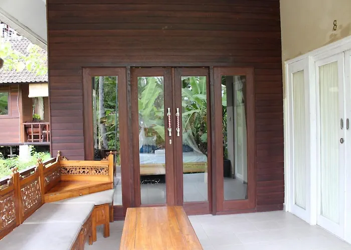 Tepi Sungai Sidemen (Bali)